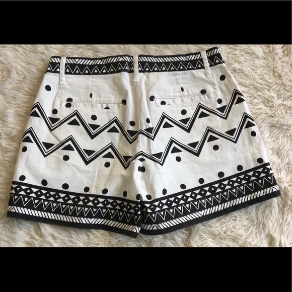 Geometric Patterned Shorts - Picture 1 of 3